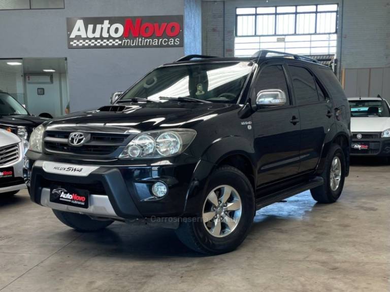 TOYOTA - HILUX SW4 - 2008/2008 - Preta - R$ 113.990,00