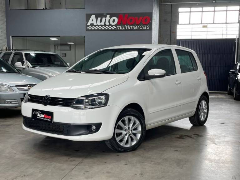 VOLKSWAGEN - FOX - 2012/2013 - Branca - R$ 32.990,00