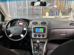 FORD - FOCUS - 2011/2012 - Preta - R$ 41.990,00