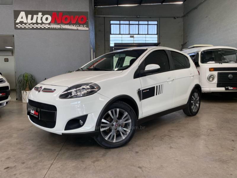 FIAT - PALIO - 2013/2014 - Branca - R$ 43.990,00