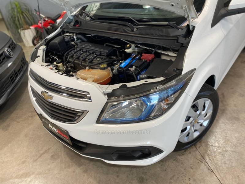 CHEVROLET - ONIX - 2013/2013 - Branca - R$ 46.990,00