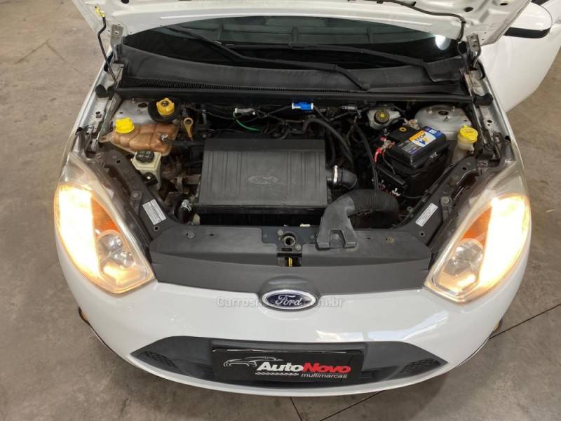 FORD - FIESTA - 2013/2014 - Branca - R$ 37.990,00