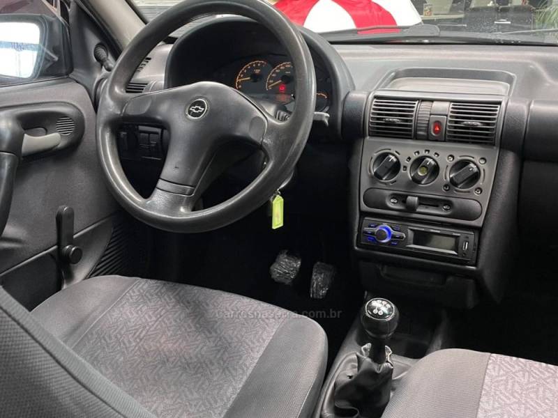 CHEVROLET - CORSA - 2004/2004 - Prata - R$ 17.990,00