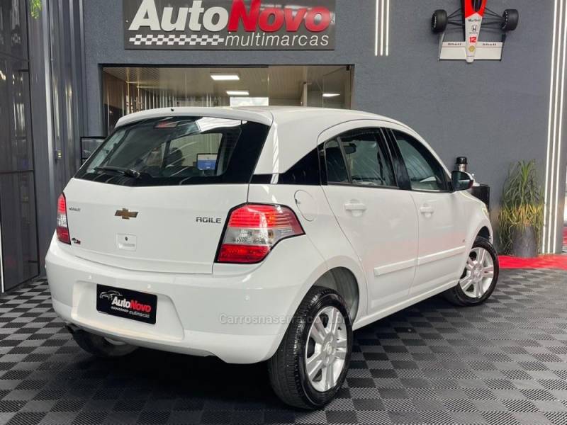 CHEVROLET - AGILE - 2010/2011 - Branca - R$ 38.990,00