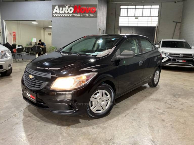 CHEVROLET - ONIX - 2016/2017 - Preta - R$ 46.990,00