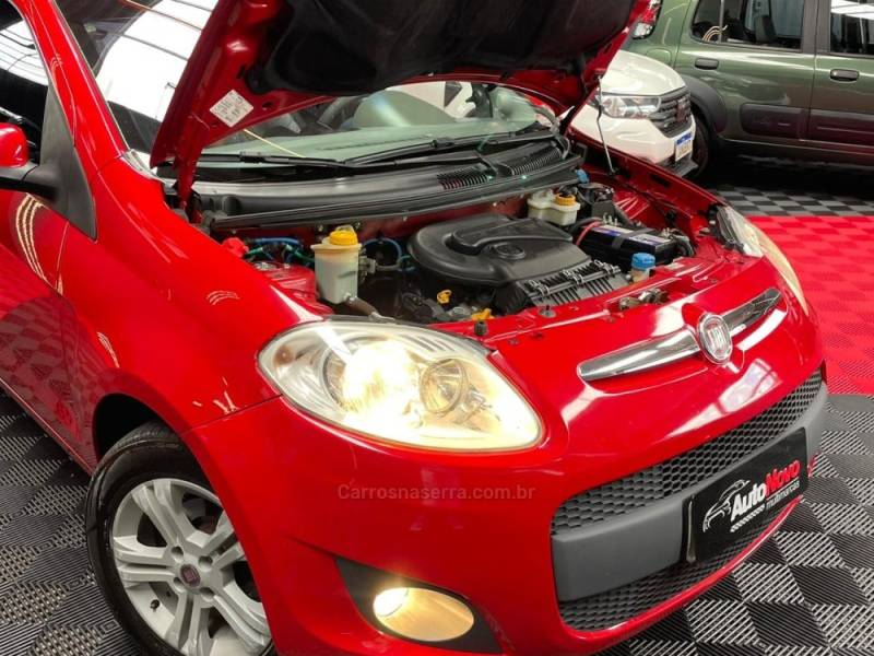 FIAT - PALIO - 2013/2013 - Vermelha - R$ 37.990,00