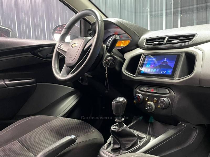 CHEVROLET - ONIX - 2018/2019 - Branca - R$ 55.990,00