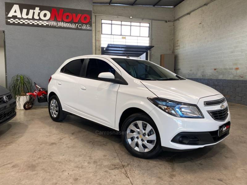 CHEVROLET - ONIX - 2013/2013 - Branca - R$ 46.990,00