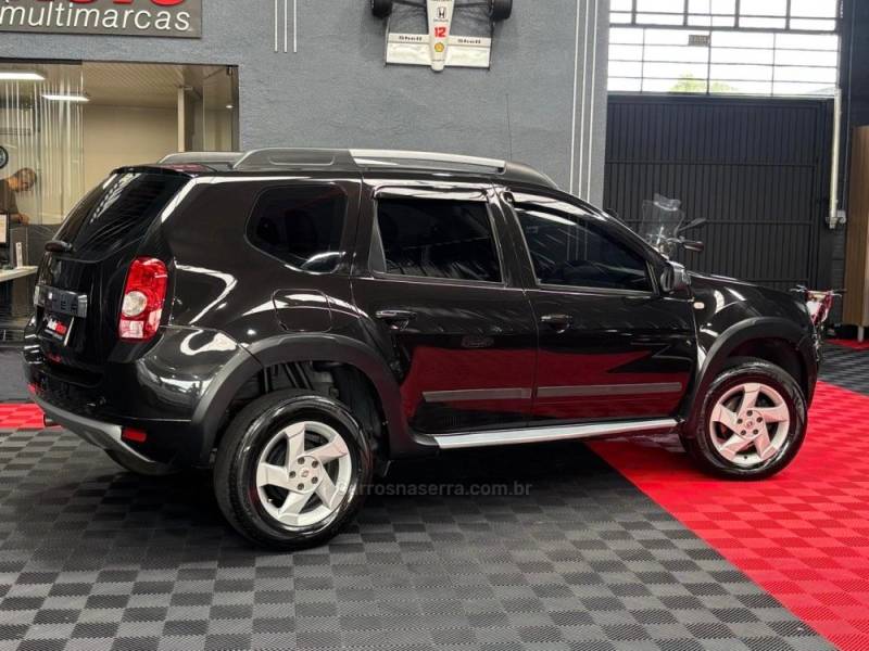 RENAULT - DUSTER - 2012/2013 - Preta - R$ 52.990,00