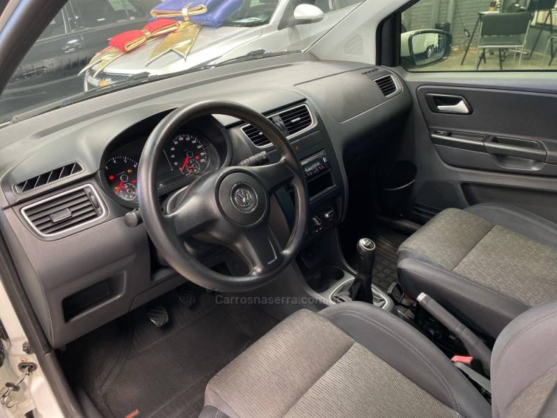 VOLKSWAGEN - FOX - 2013/2013 - Branca - R$ 37.990,00