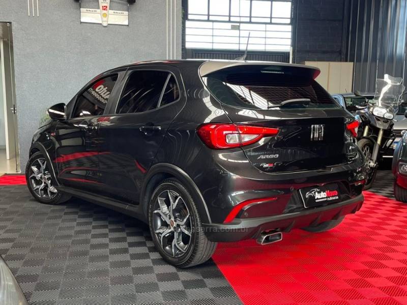 FIAT - ARGO - 2017/2018 - Preta - R$ 64.990,00