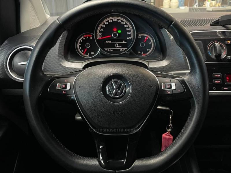 VOLKSWAGEN - UP - 2018/2019 - Branca - R$ 59.990,00