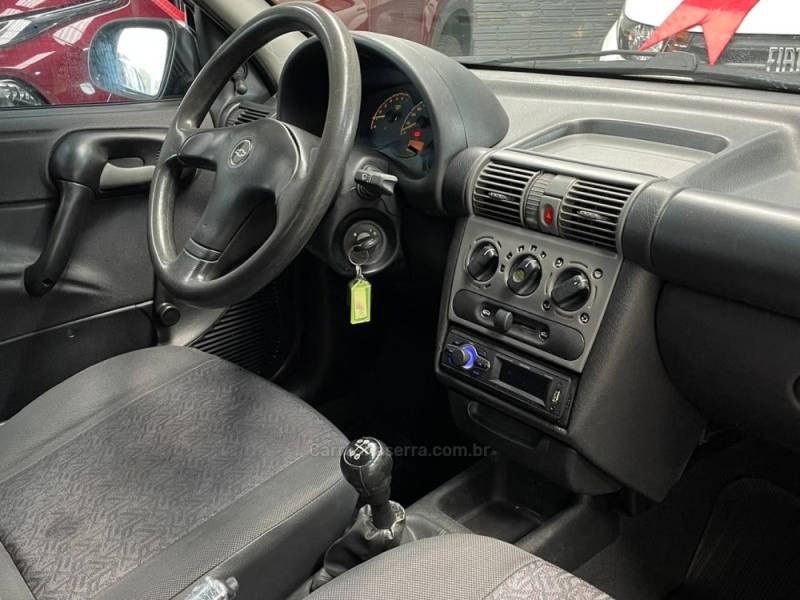 CHEVROLET - CORSA - 2004/2004 - Prata - R$ 17.990,00