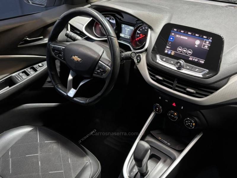 CHEVROLET - ONIX - 2019/2020 - Branca - R$ 69.990,00