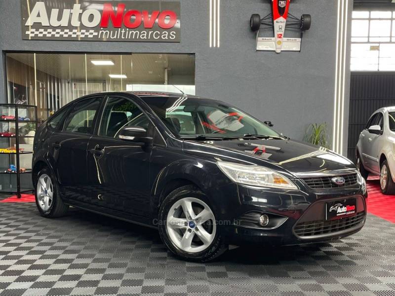 FORD - FOCUS - 2011/2012 - Preta - R$ 41.990,00