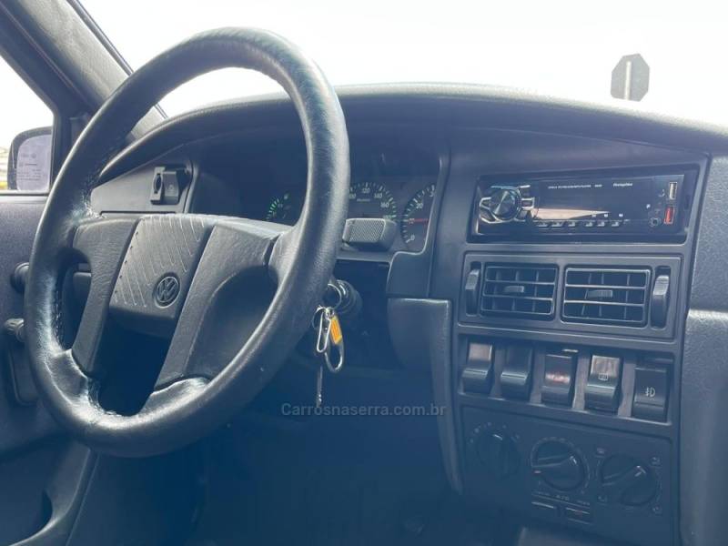 VOLKSWAGEN - SANTANA - 1997/1998 - Vermelha - R$ 14.990,00