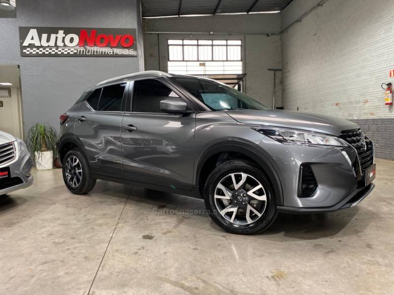 NISSAN - KICKS - 2022/2023 - Cinza - R$ 99.990,00