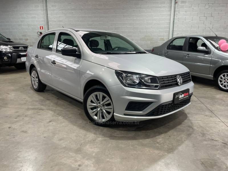 VOLKSWAGEN - VOYAGE - 2022/2023 - Prata - R$ 62.990,00