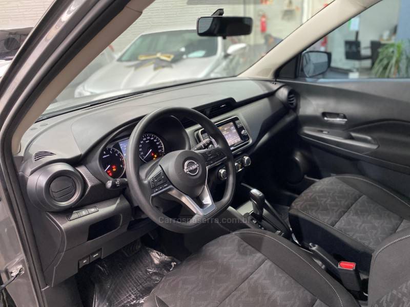 NISSAN - KICKS - 2022/2023 - Cinza - R$ 99.990,00