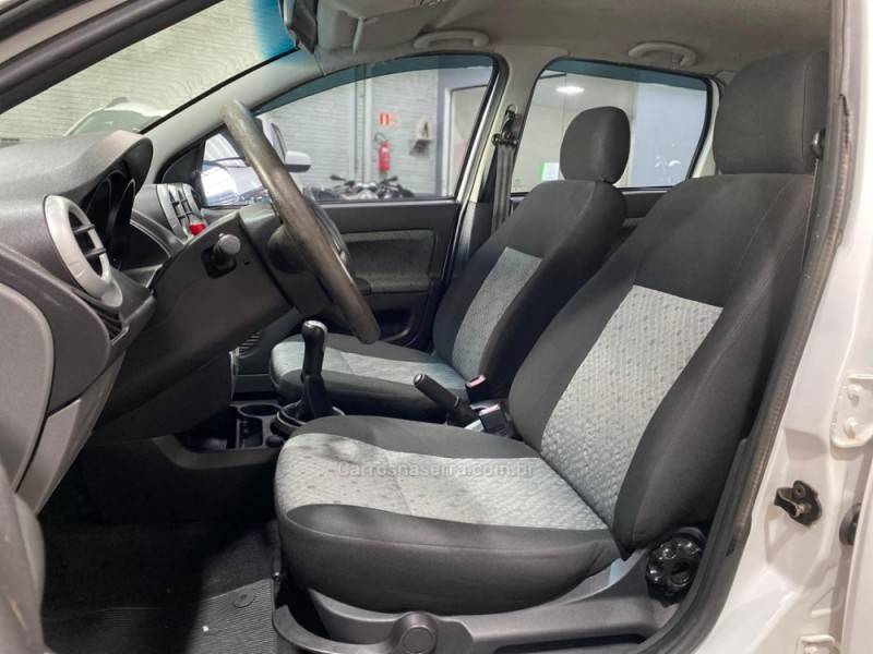 FORD - FIESTA - 2014/2014 - Branca - R$ 34.990,00