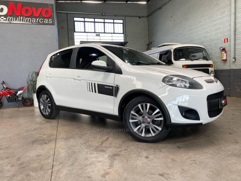 FIAT - PALIO - 2013/2014 - Branca - R$ 43.990,00