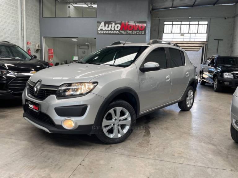 RENAULT - SANDERO - 2015/2015 - Prata - R$ 46.990,00