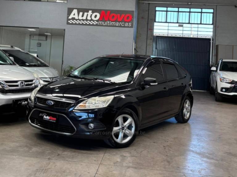 FORD - FOCUS - 2010/2011 - Preta - R$ 39.990,00