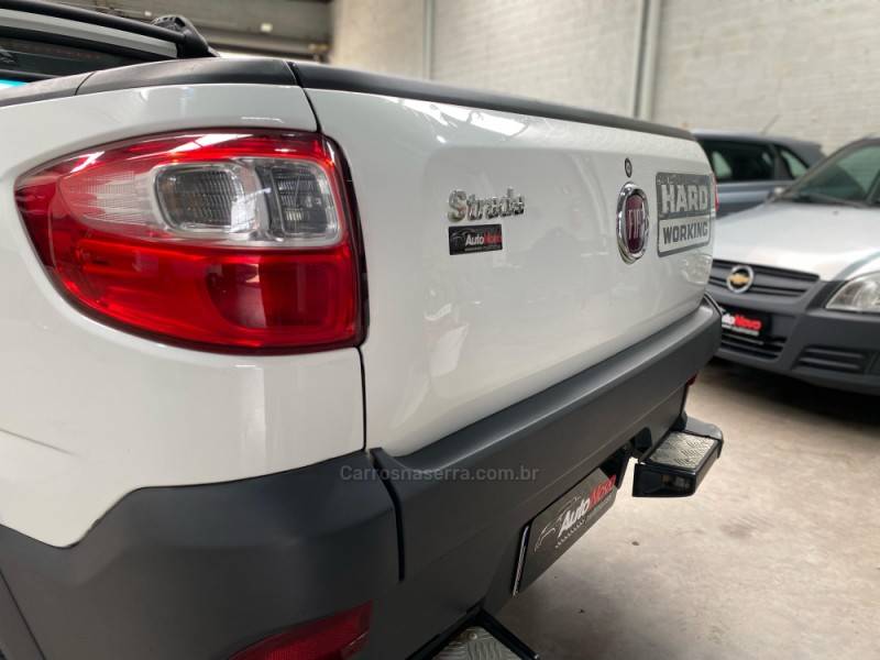 FIAT - STRADA - 2017/2018 - Branca - R$ 57.990,00