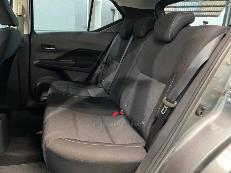 NISSAN - KICKS - 2022/2023 - Cinza - R$ 99.990,00
