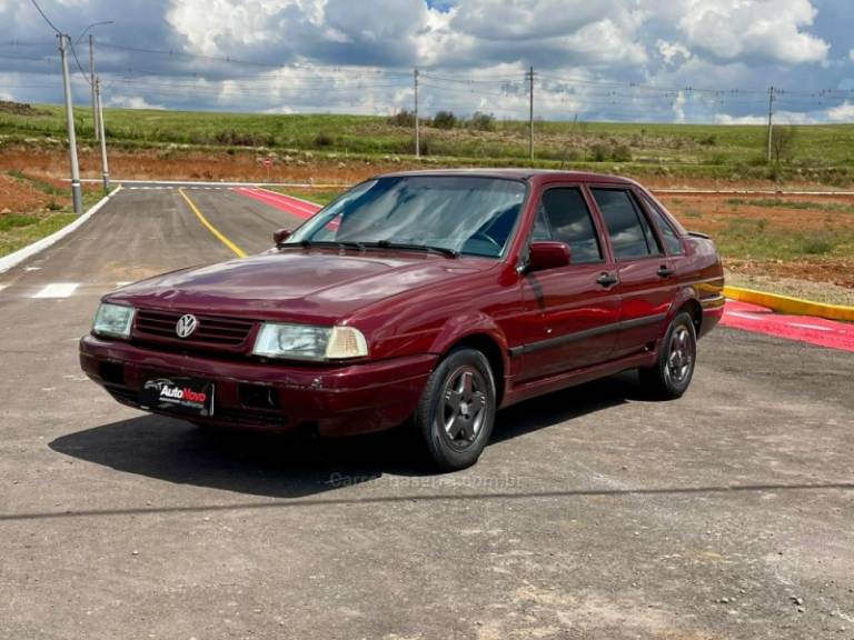 VOLKSWAGEN - SANTANA - 1997/1998 - Vermelha - R$ 14.990,00