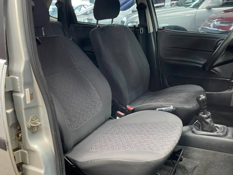 CHEVROLET - CORSA - 2004/2004 - Prata - R$ 17.990,00