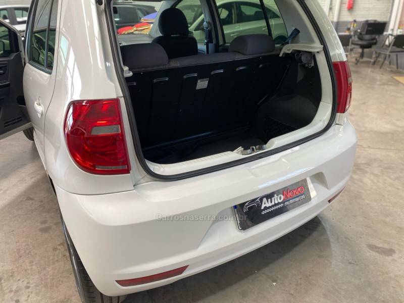 VOLKSWAGEN - FOX - 2013/2013 - Branca - R$ 37.990,00