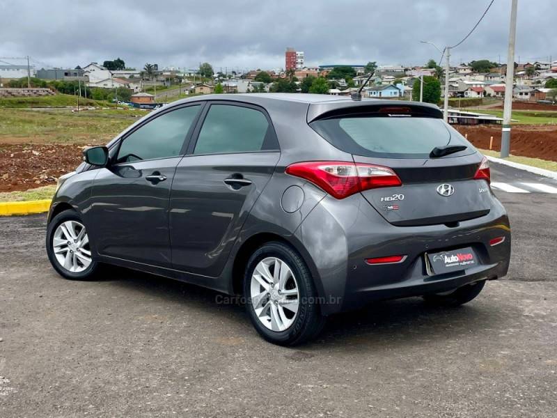 HYUNDAI - HB20 - 2012/2013 - Cinza - R$ 48.990,00