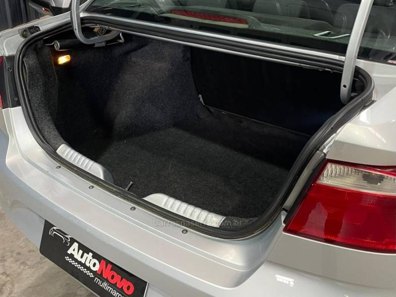 VOLKSWAGEN - VOYAGE - 2021/2022 - Prata - R$ 57.990,00