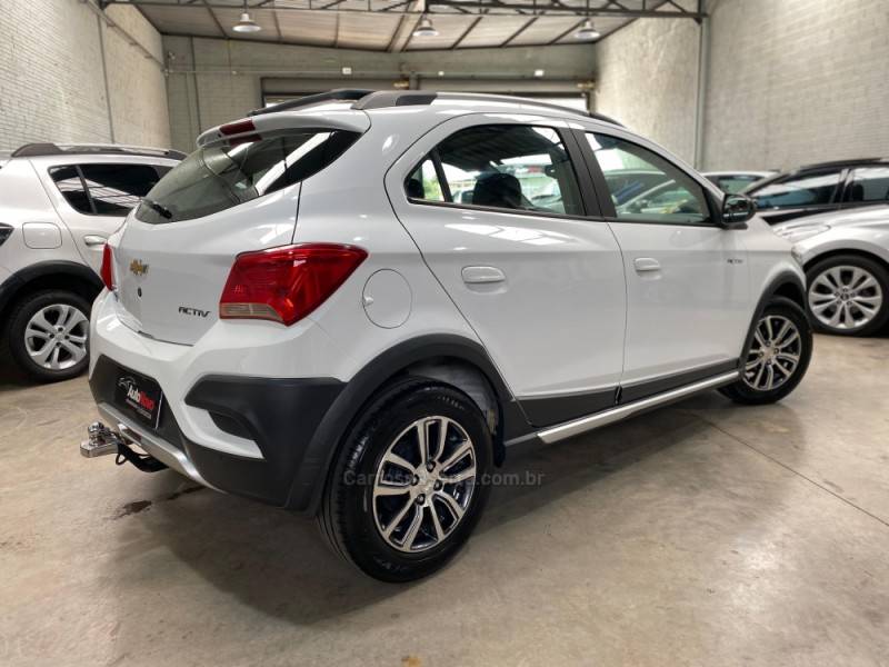 CHEVROLET - ONIX - 2018/2018 - Branca - R$ 69.990,00
