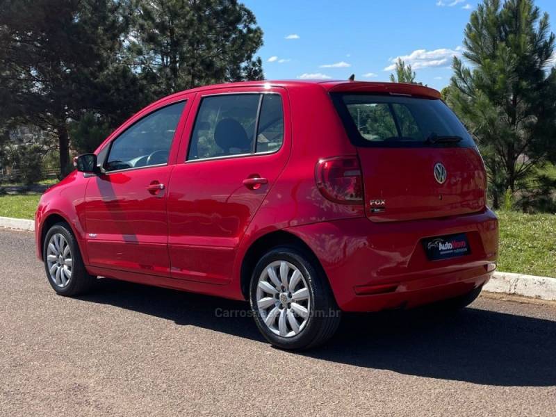 VOLKSWAGEN - FOX - 2011/2011 - Vermelha - R$ 28.990,00