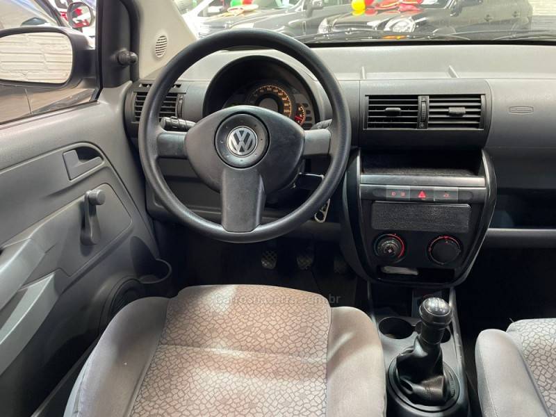 VOLKSWAGEN - FOX - 2004/2004 - Branca - R$ 23.990,00