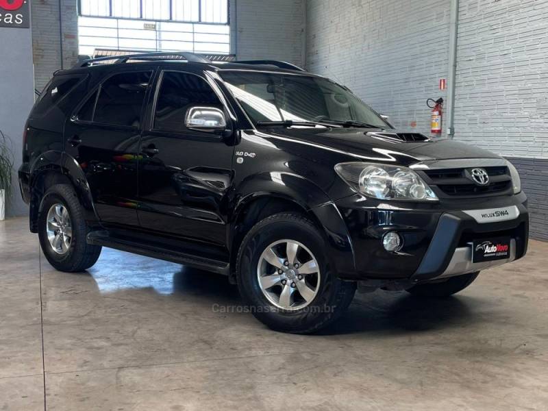TOYOTA - HILUX SW4 - 2008/2008 - Preta - R$ 113.990,00
