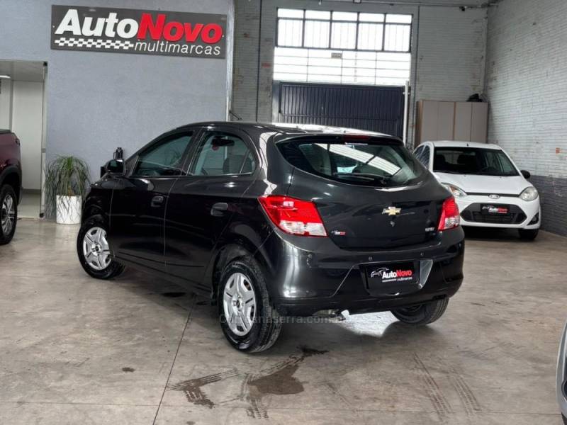 CHEVROLET - ONIX - 2015/2016 - Cinza - R$ 47.990,00