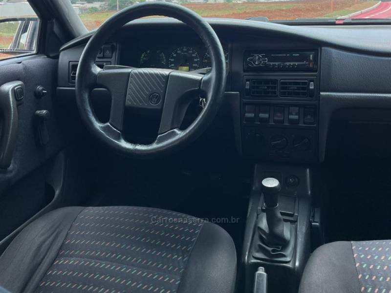 VOLKSWAGEN - SANTANA - 1997/1998 - Vermelha - R$ 14.990,00