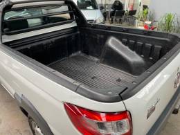 FIAT - STRADA - 2017/2018 - Branca - R$ 57.990,00