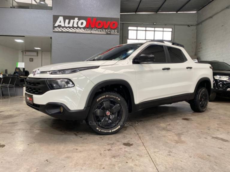 FIAT - TORO - 2016/2017 - Branca - R$ 79.990,00